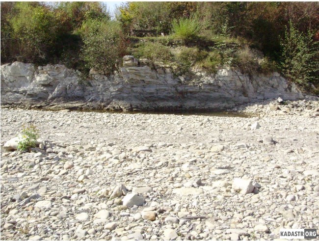Пласт песчаника, бронирующий эоценовые отложения